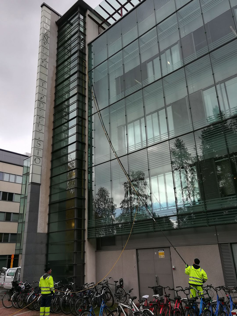 Ikkunat ja korkeat ikkunat, Joensuu.